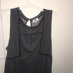 Old navy black and white tank top!